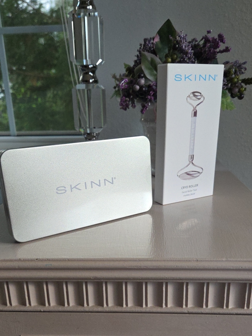 SKINN Cryo Facial Roller with Reusable Forehead Patch
